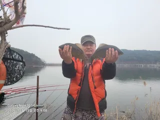 어우실지 낚시터입니다 주말 대박입니다