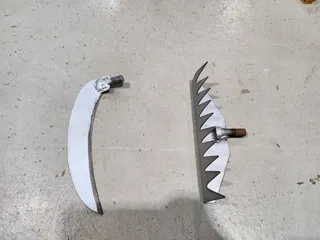 수초 낫과 수초 갈퀴 