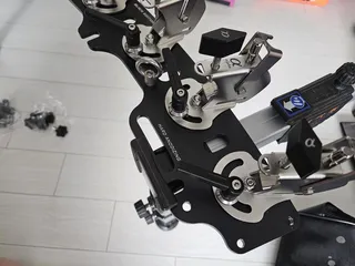 크루션 알파 받침틀과 우경 섶다리 결합