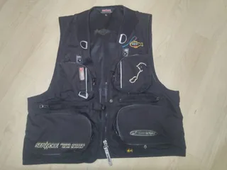 낚시조끼에 패치를 붙였습니다.