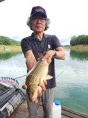 돌감낚시터 4짜 조황입니다.