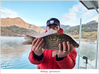 종점 45 cm 대물..한버들 39.5 cm 및 마릿수 월척..