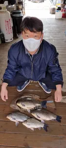 고삼저수지 연일 사짜조황 이어집니다.