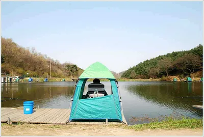 돌아서는 걸음은 아쉬움만 남기고...