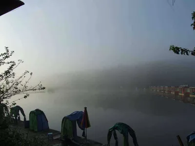 안개속의 각평지.