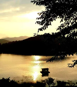 호숫가 가을산책