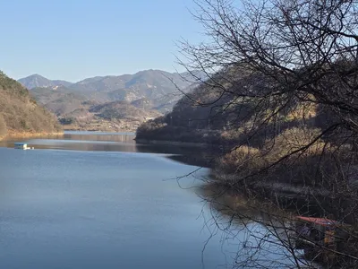 청풍 실리곡낚시터입니다.