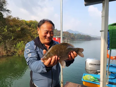 돌감낚시터 4짜조황입니다.