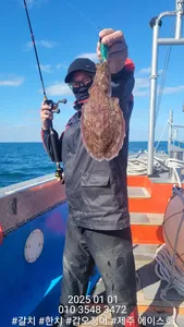 제주에이스호!!(1월1일)사이즈굿갑이조황입니다..문의010 3548 3472~010 3860 3472(9.77톤22인승14석운영합니다)