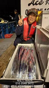 제주에이스호!!(10월25일)제주갈치조황입니다010 35483472~010 3860 3472{9.77톤22인승12석운)전좌석봉돌투등기장착 청결은보장