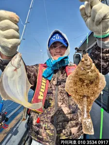 안녕하세요 카이져호 입니다    어제 내려졌든 풍랑주의보는 오늘 오전07시로 말끔히 해제가 되었구요    바람 조금 파도 조금 있으며 맑은 하늘 표정 입니다    내일 부터는 따뜻하고 좋은 날씨가 쭉 이어지겠어요    도다리참가자미 낚시 하시기도 너무 좋을듯 합니다    절데로 꽝치는 일은 없으니까요    시간 나시는 분들은 편안하게 문의전화 주세요~    수요일 여유자리 많아요 ♥