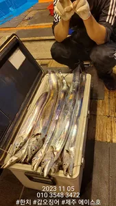  제주에이스호!!(4일)씨알굵은갈치조황입니다..문의01035483472~01038603472