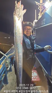 제주에이스호!!(11월28일)제주갈치조황입니다010 35483472~010 3860 3472{9.77톤22인승12석운)전좌석봉돌투등기장착 청결은보장