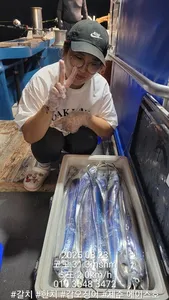 제주에이스호!!(8월22일)제주갈치조황입니다010 35483472~010 3860 3472{9.77톤22인승12석운)전좌석봉돌투등기장착 청결은보장