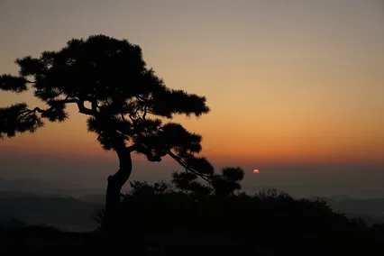 봉천사의  일출