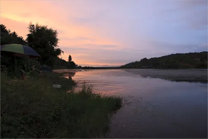 '물가에서의 짧은 시간 삶의 여유'