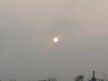 흐린날 구름속 작은 태양