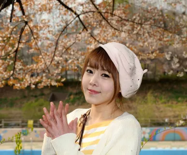 벗꽃아래서 모델 이미정